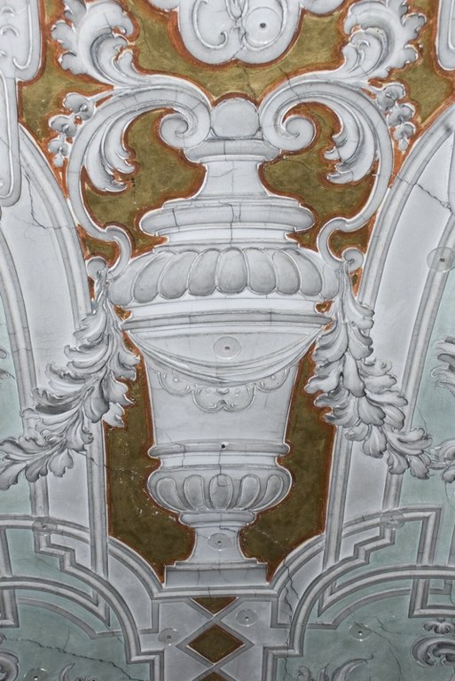 Chiesa dei Gesuiti - Anfora di stucco