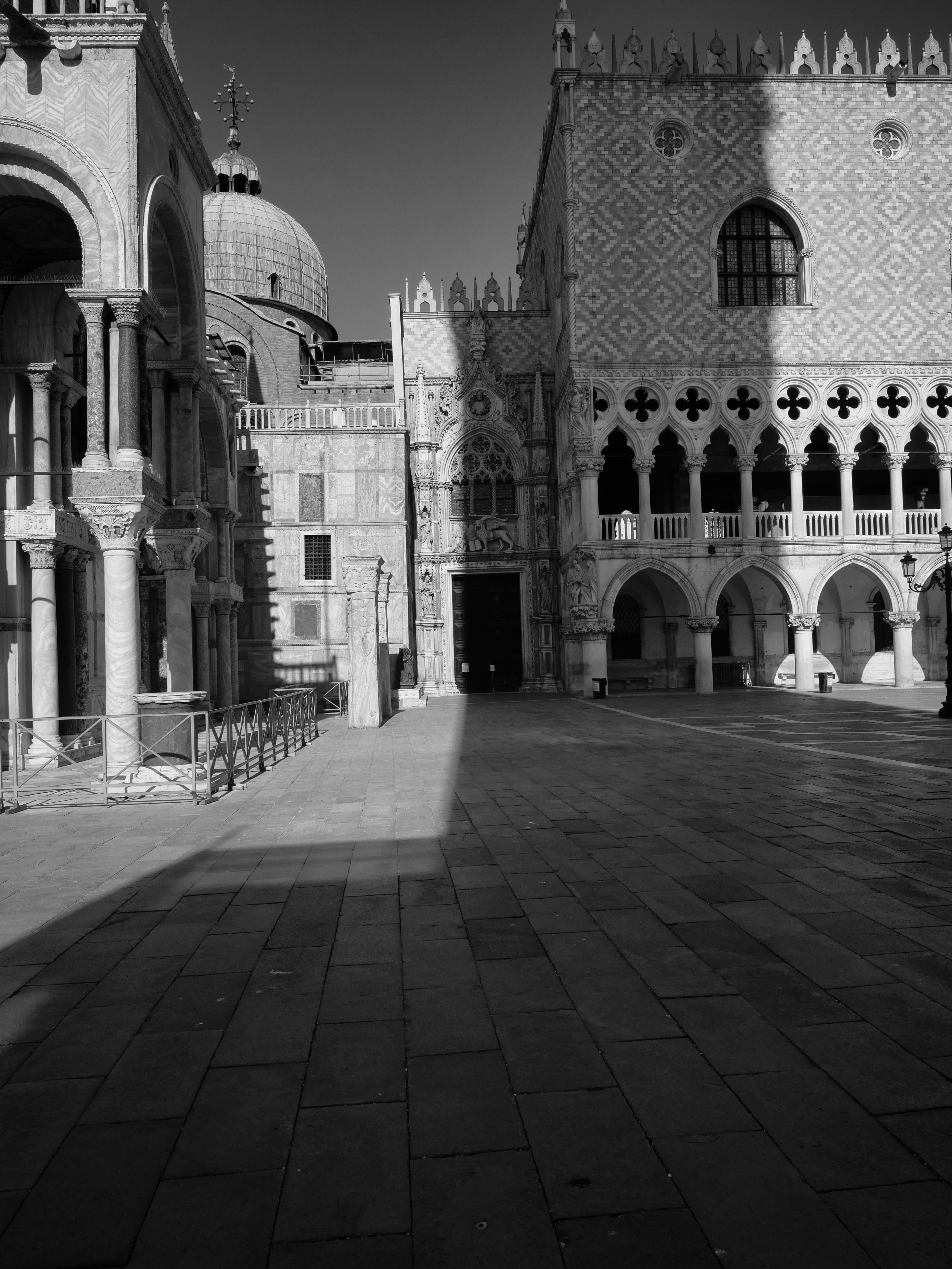 B-9_CHIAROSCURI.jpg