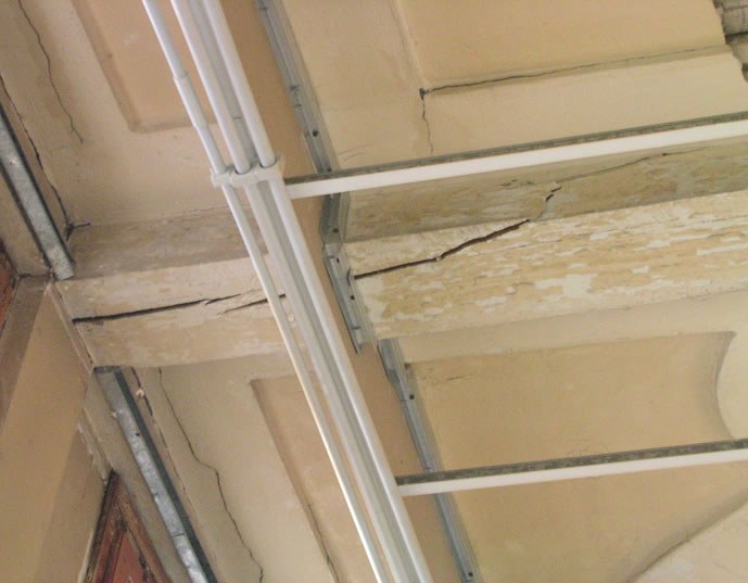 la struttura del sistema parete vetrata-solaio