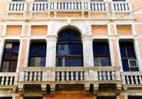 palazzo soranzo cappello, particolare della pentafora della facciata principale su Rio Marin