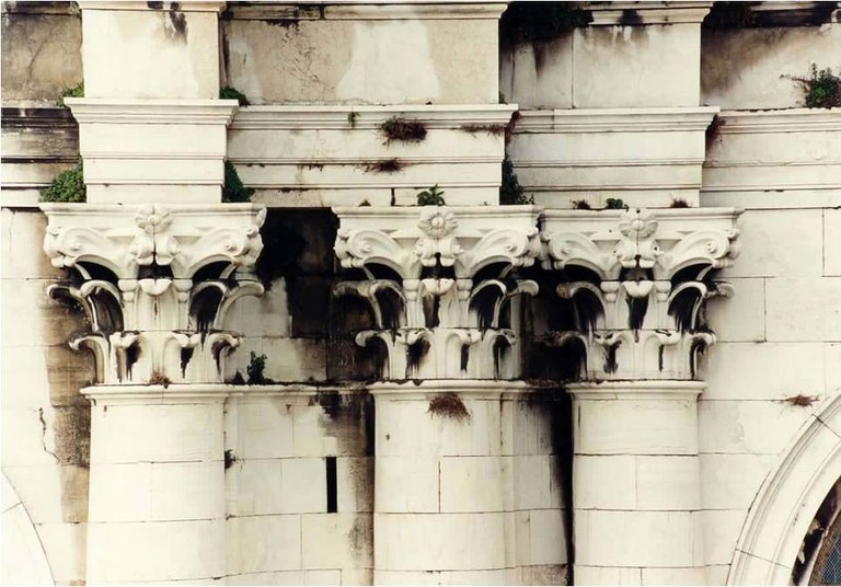 Capitelli della facciata prima dell'incendio