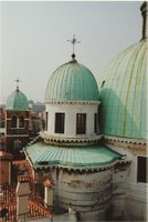 particolare della cupola principale, dell'abside e delle coperture in rame dopo i restauri dove si nota che mantengono l'aspetto originario